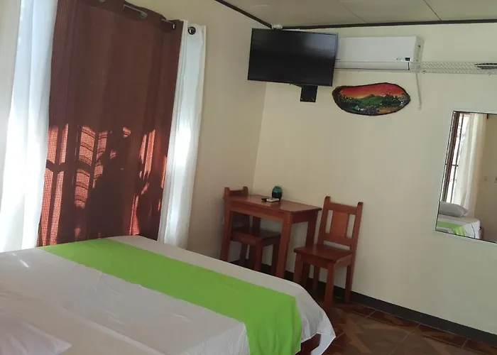 Hotel Termales El Guayacán